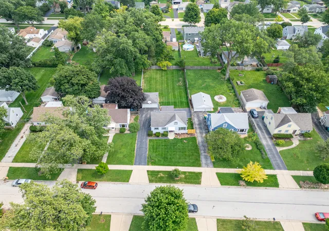 Photo 3 of Single family home for sale at 639 N Edgewood Ave, Lombard, IL 60148 | MLS# 12732752 | Listing updated on 2026-10-02