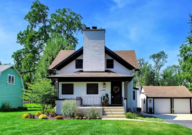 Photo 3 of Single family home for sale at 976 Highland Ave, Glen Ellyn, IL 60137 | MLS# 12732770 | Listing updated on 2026-09-21