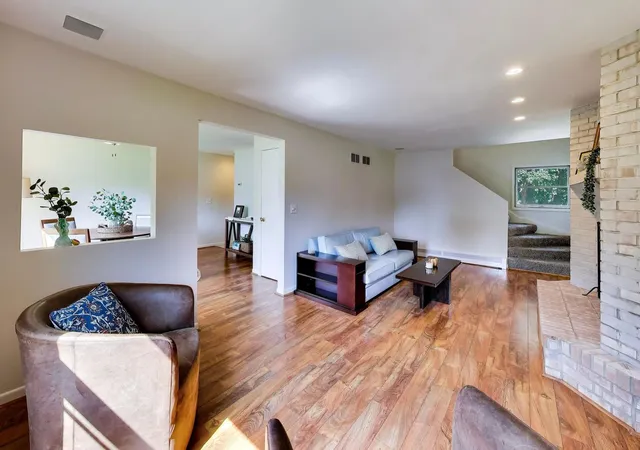 Photo 4 of Single family home for sale at 976 Highland Ave, Glen Ellyn, IL 60137 | MLS# 12732770 | Listing updated on 2026-09-21
