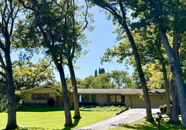 Photo 1 of Single family home for sale at 3915 N Tamarack Trl, Crystal Lake, IL 60012 | MLS# 12732800 | Listing updated on 2026-10-05