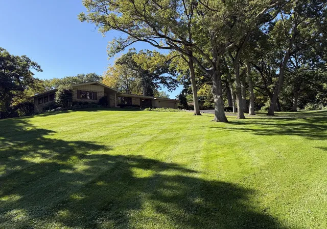 Photo 2 of Single family home for sale at 3915 N Tamarack Trl, Crystal Lake, IL 60012 | MLS# 12732800 | Listing updated on 2026-10-05