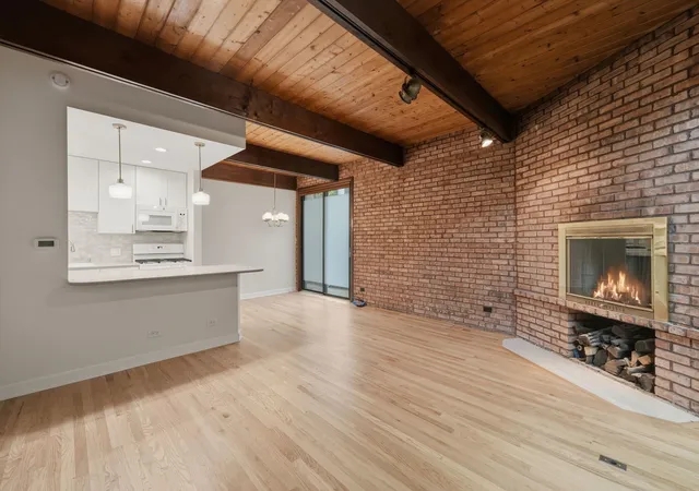 Photo 2 of Townhouse for sale at 2206 N Burling St, Chicago, IL 60614 | MLS# 12732819 | Listing updated on 2026-09-14