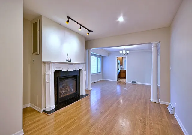 Photo 3 of Single family home for sale at 215 E Grantley Ave, Elmhurst, IL 60126 | MLS# 12732828 | Listing updated on 2026-10-07