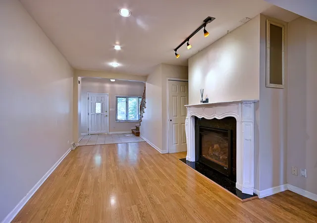 Photo 4 of Single family home for sale at 215 E Grantley Ave, Elmhurst, IL 60126 | MLS# 12732828 | Listing updated on 2026-10-07