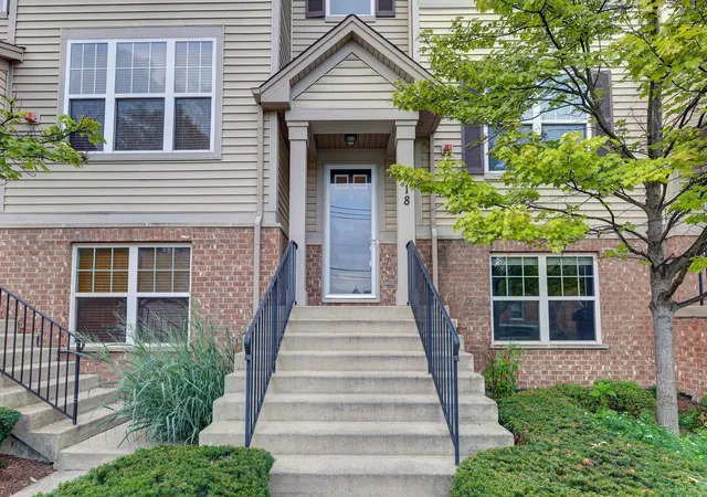 1st image of 318 Laurel Ave, Des Plaines, IL 60016 | MLS# 12732859