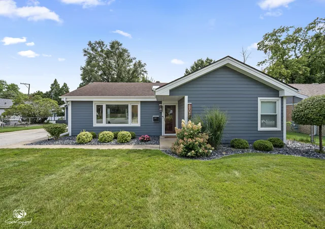 Photo 1 of Single family home for sale at 6907 W 111th Place, Worth, IL 60482 | MLS# 12732894 | Listing updated on 2026-10-07