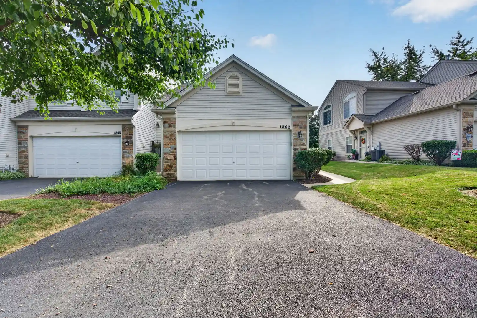 Listing Photo 2 - Condo for sale in 1862 Wisteria Dr located at 1862 Wisteria Dr, Aurora, IL 60503 - Unit #1862