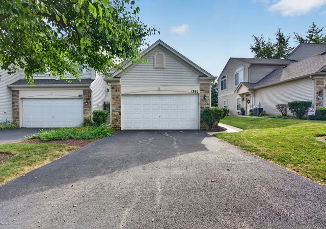 Photo 2 of Condo for sale at 1862 Wisteria Dr #1862, Aurora, IL 60503 | MLS# 12732899 | Listing updated on 2026-09-28