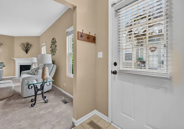 Listing Photo 4 - Condo for sale in building located at 1862 Wisteria Dr, Aurora, IL 60503 - Unit #1862