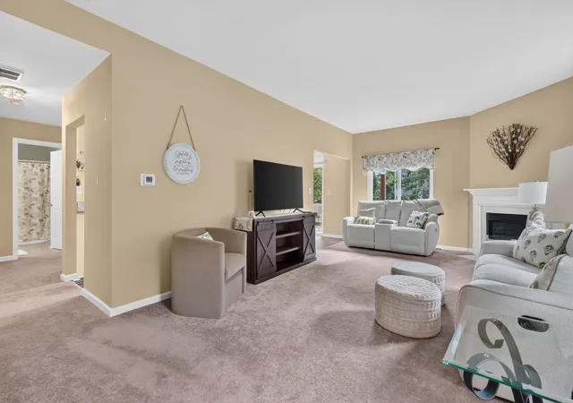 Listing Photo 5 - Condo for sale in building located at 1862 Wisteria Dr, Aurora, IL 60503 - Unit #1862