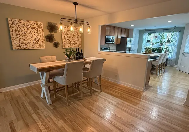 Photo 3 of Townhouse for sale at 995 Reserve Dr, Elgin, IL 60124 | MLS# 12732907 | Listing updated on 2026-09-15