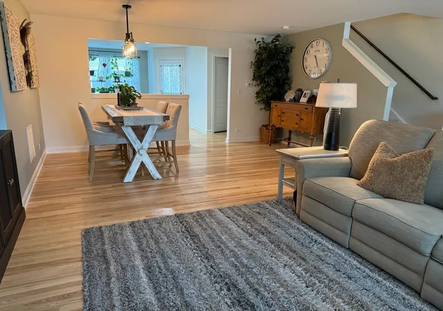 Photo 4 of Townhouse for sale at 995 Reserve Dr, Elgin, IL 60124 | MLS# 12732907 | Listing updated on 2026-10-07