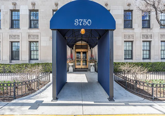 Listing Photo 4 - Condo for sale in building located at 3750 N Lake Shore Dr, Chicago, IL 60613 - Unit #2C