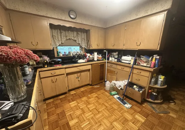 Photo 5 of Sale Pending at 11921 S Springfield Ave, Alsip, IL 60803 | MLS# 12732921 | Listing updated on 2026-09-14
