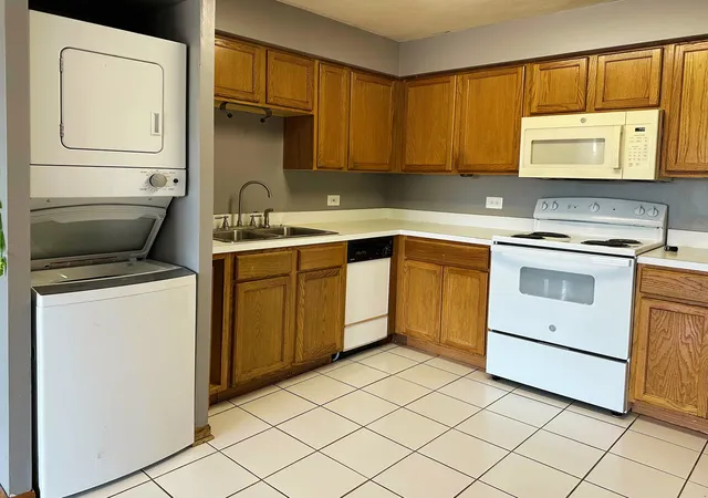 Photo 3 of Condo for sale at 10524 S Pulaski Rd #3SE, Oak Lawn, IL 60453 | MLS# 12732991 | Listing updated on 2026-10-07