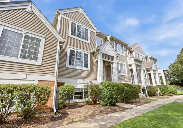 Photo 3 of Townhouse for sale at 2292 Daybreak Dr, Aurora, IL 60503 | MLS# 12733091 | Listing updated on 2026-09-20