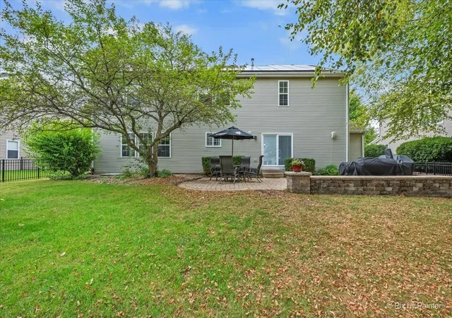 Photo 3 of Single family home for sale at 1075 Robinson St, Elburn, IL 60119 | MLS# 12733096 | Listing updated on 2026-09-23