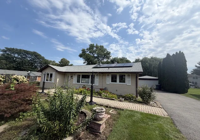 Photo 2 of Single family home for sale at 1009 S Ahrens Ave, Lombard, IL 60148 | MLS# 12733132 | Listing updated on 2026-09-14