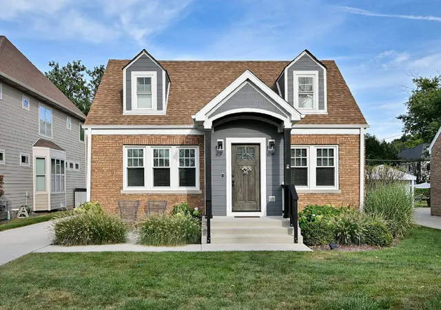 Photo 3 of Single family home for sale at 485 N Howard Ave, Elmhurst, IL 60126 | MLS# 12733177 | Listing updated on 2026-09-17