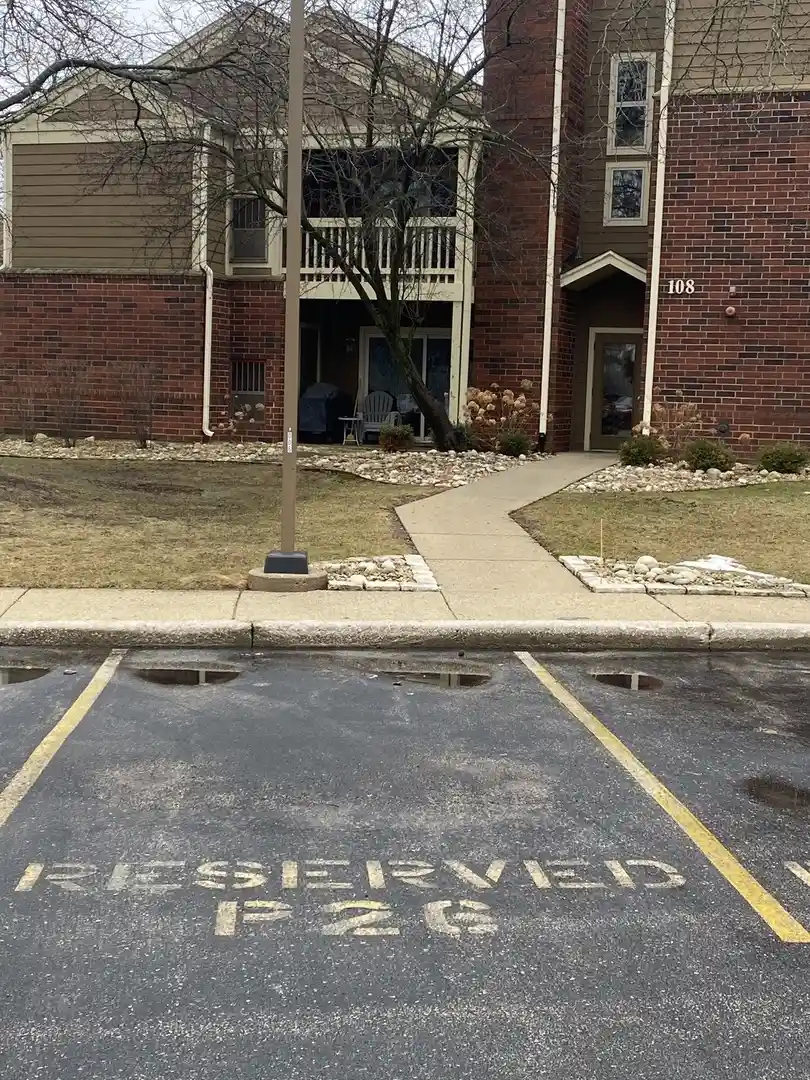 Listing Photo 2 - Condo for sale in 108 Glengarry Dr located at 108 Glengarry Dr, Bloomingdale, IL 60108 - Unit #304