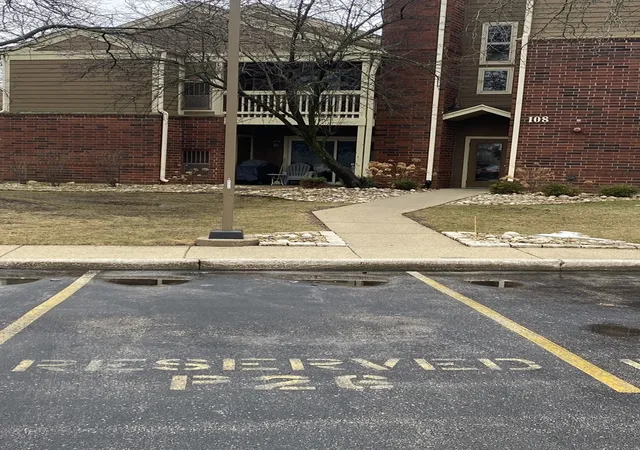 Photo 2 of Condo for sale at 108 Glengarry Dr #304, Bloomingdale, IL 60108 | MLS# 12733192 | Listing updated on 2026-09-19