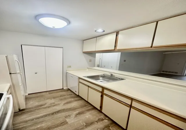 Listing Photo 5 - Condo for sale in building located at 108 Glengarry Dr, Bloomingdale, IL 60108 - Unit #304