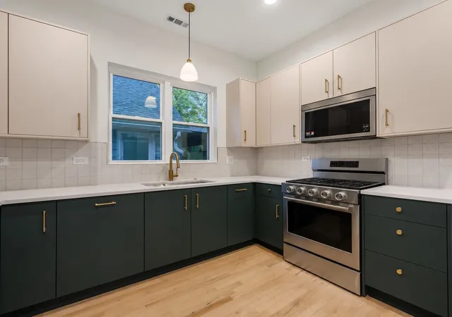Photo 3 of House for sale at 1637 N Richmond St, Chicago, IL 60647 | MLS# 12733206 | Listing updated on 2026-10-21