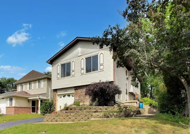 Photo 2 of Single family home for sale at 530 Princeton Dr, Bolingbrook, IL 60440 | MLS# 12733230 | Listing updated on 2026-10-06