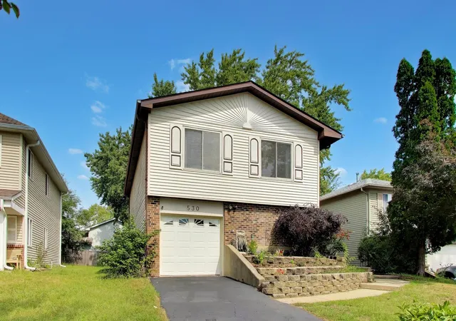 Photo 3 of Single family home for sale at 530 Princeton Dr, Bolingbrook, IL 60440 | MLS# 12733230 | Listing updated on 2026-10-06