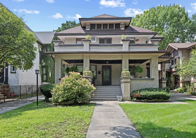 Photo 1 of Multi family home for sale at 625 N Oak Park Ave, Oak Park, IL 60302 | MLS# 12733311 | Listing updated on 2026-09-18