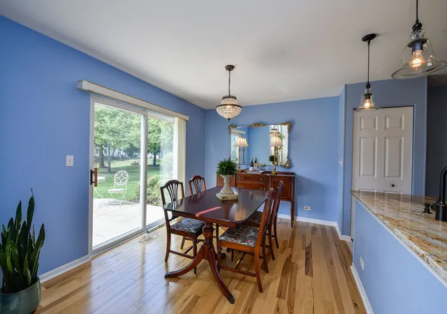 Listing Photo 4 - Condo for sale at Willow Creek, Unit 1004 Charlestowne Dr, Willow Creek, West Chicago, IL 60185 | Built Year: 1989-2003