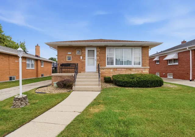Photo 1 of Single family home for sale at 4524 W 100th Place, Oak Lawn, IL 60453 | MLS# 12733320 | Listing updated on 2026-09-23