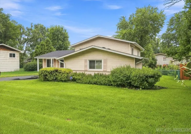 Photo 2 of Single family home for sale at 627 Maple Ave, Lisle, IL 60532 | MLS# 12733447 | Listing updated on 2026-09-13