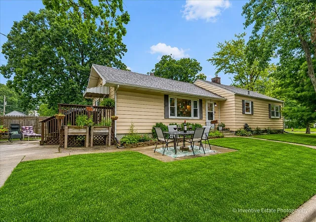 Photo 2 of Single family home for sale at 1051 Cottage Pl, Joliet, IL 60436 | MLS# 12733505 | Listing updated on 2026-09-22