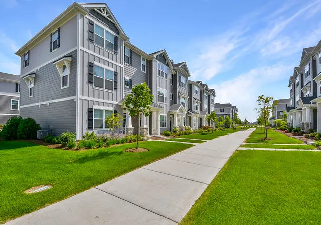 Photo 2 of Townhouse for sale at 2129 Yellowstone Blvd, Mundelein, IL 60060 | MLS# 12733525 | Listing updated on 2026-08-23