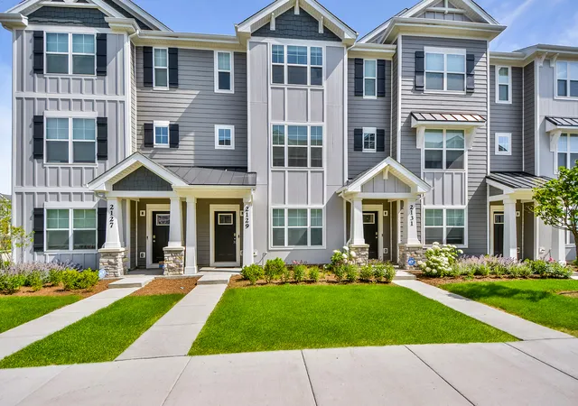 Photo 2 of Townhouse for sale at 2129 Yellowstone Blvd, Mundelein, IL 60060 | MLS# 12733525 | Listing updated on 2026-08-23