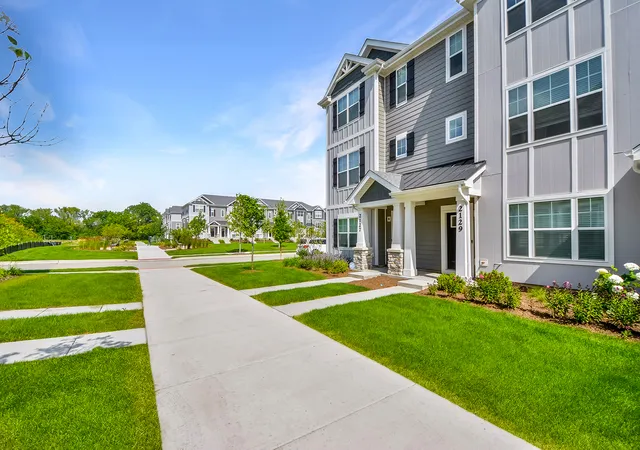 Photo 3 of Townhouse for sale at 2129 Yellowstone Blvd, Mundelein, IL 60060 | MLS# 12733525 | Listing updated on 2026-08-23