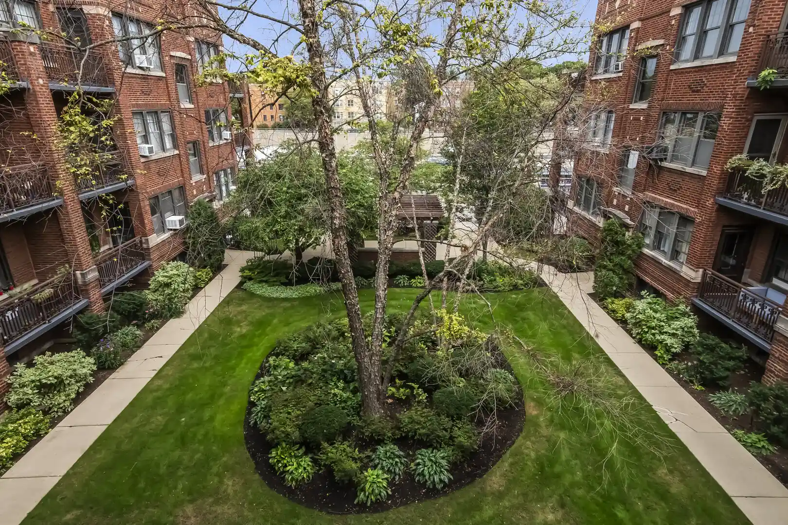 Listing Photo 2 - Condo for sale in 639 Garfield St located at 639 Garfield St, Oak Park, IL 60304 - Unit 639 Garfield St