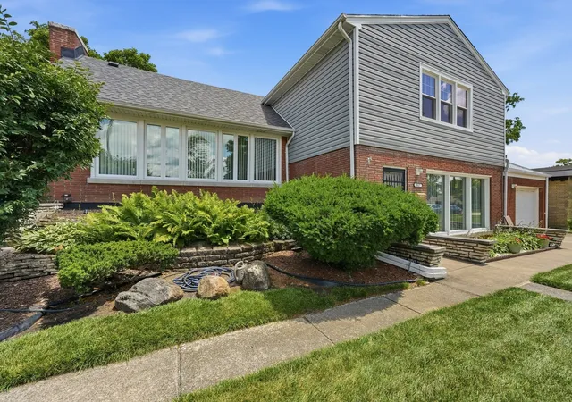 Photo 1 of Single family home for sale at 9817 Tulley Ave, Oak Lawn, IL 60453 | MLS# 12733553 | Listing updated on 2026-10-03