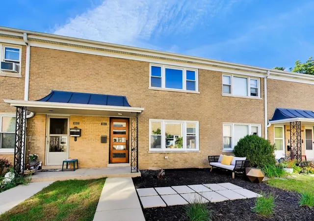 Photo 1 of Townhouse for sale at 406 South Blvd #C, Evanston, IL 60202 | MLS# 12733695 | Listing updated on 2026-10-06