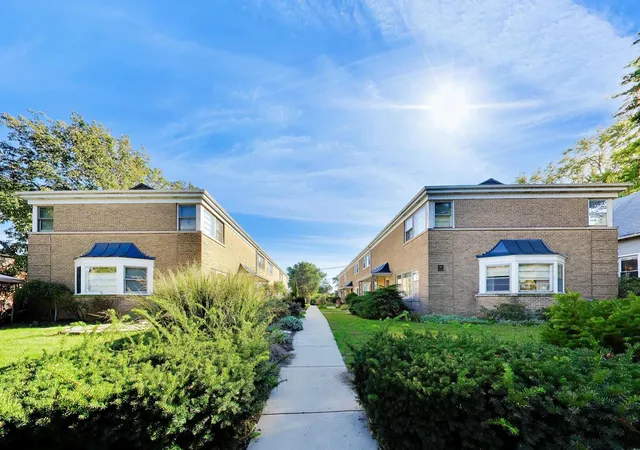 Photo 2 of Townhouse for sale at 406 South Blvd #C, Evanston, IL 60202 | MLS# 12733695 | Listing updated on 2026-10-06