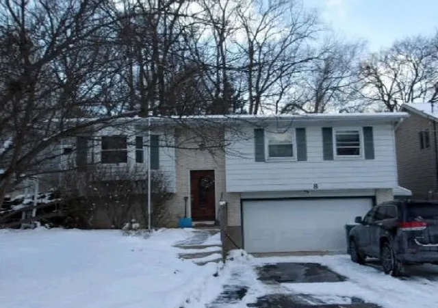 2nd image of 8 Highview Ave, Fox Lake, IL 60020 | MLS# 12733715