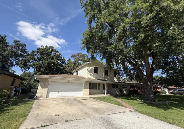 Single family home for sale at 285 E Montrose Ave, Wood Dale, IL 60191 | MLS# 12733850