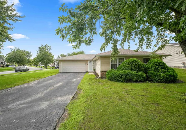 Photo 2 of Single family home for sale at 17550 Winston Ct, Country Club Hills, IL 60478 | MLS# 12733880 | Listing updated on 2026-09-16