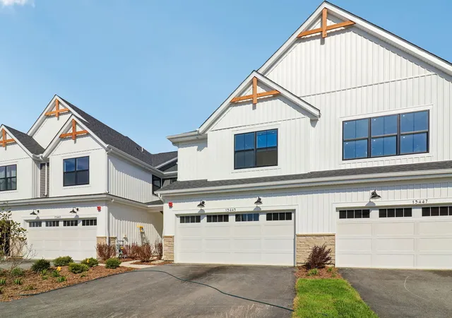 Photo 3 of Townhouse for sale at 15445 W Amelia Cir, Lockport, IL 60441 | MLS# 12733919 | Listing updated on 2026-10-13