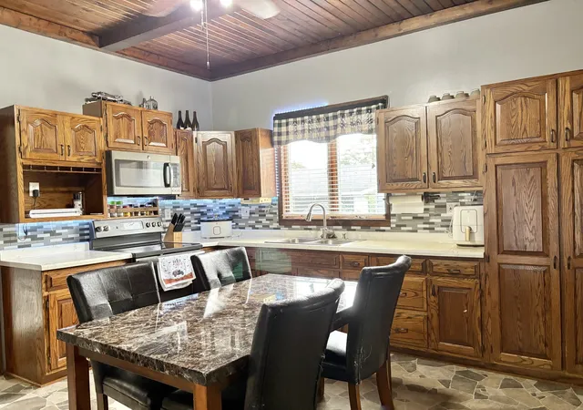 Photo 3 of Single family home for sale at 906 Van Buren St, Streator, IL 61364 | MLS# 12733931 | Listing updated on 2026-09-24