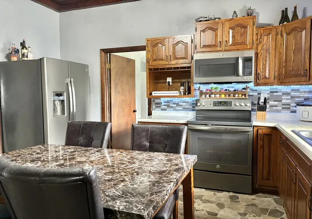 Photo 3 of Single family home for sale at 906 Van Buren St, Streator, IL 61364 | MLS# 12733931 | Listing updated on 2026-09-24
