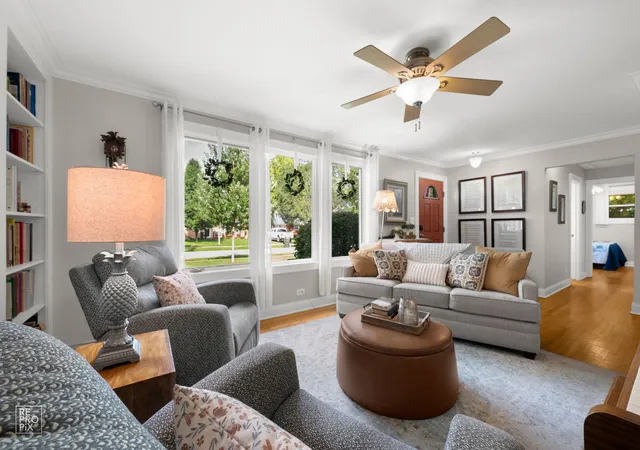 Photo 1 of Single family home for sale at 605 Banbury Ct, Roselle, IL 60172 | MLS# 12733939 | Listing updated on 2026-10-27