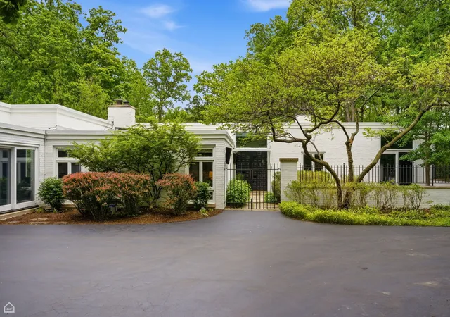 Photo 2 of Mansion for sale at 1540 Grant Rd, Northbrook, IL 60062 | MLS# 12733956 | Listing updated on 2026-09-14