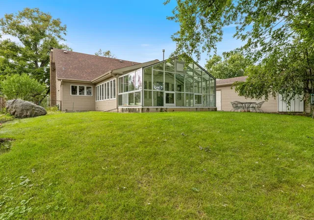 Photo 3 of Single family home for sale at 1937 Nottingham Ln, Wheaton, IL 60189 | MLS# 12733975 | Listing updated on 2026-09-27